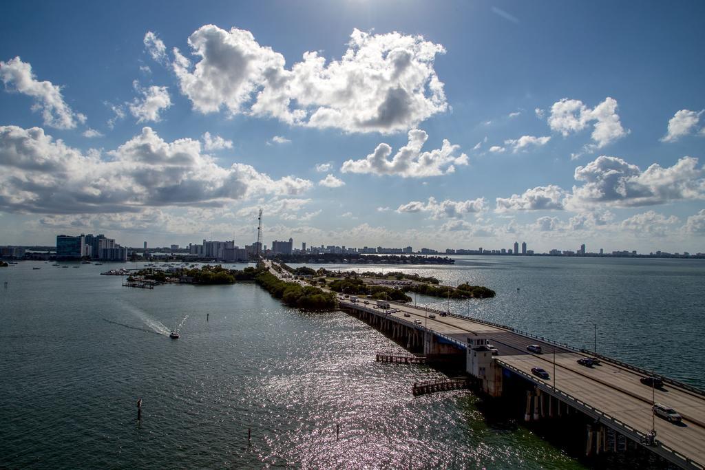 Mare Azur Miami Luxury Apartments By Grand Bay Exterior photo